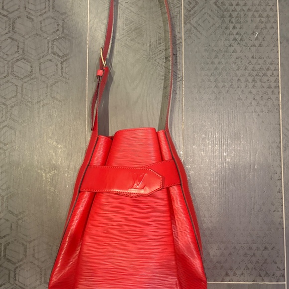 Authentic Louis Vuitton Epi Sac D'épaule Red Leather Bucket Bag - Picture 7 of 8